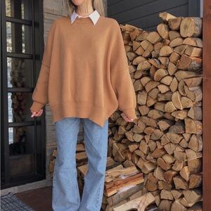 selling this free people sweater 🧸